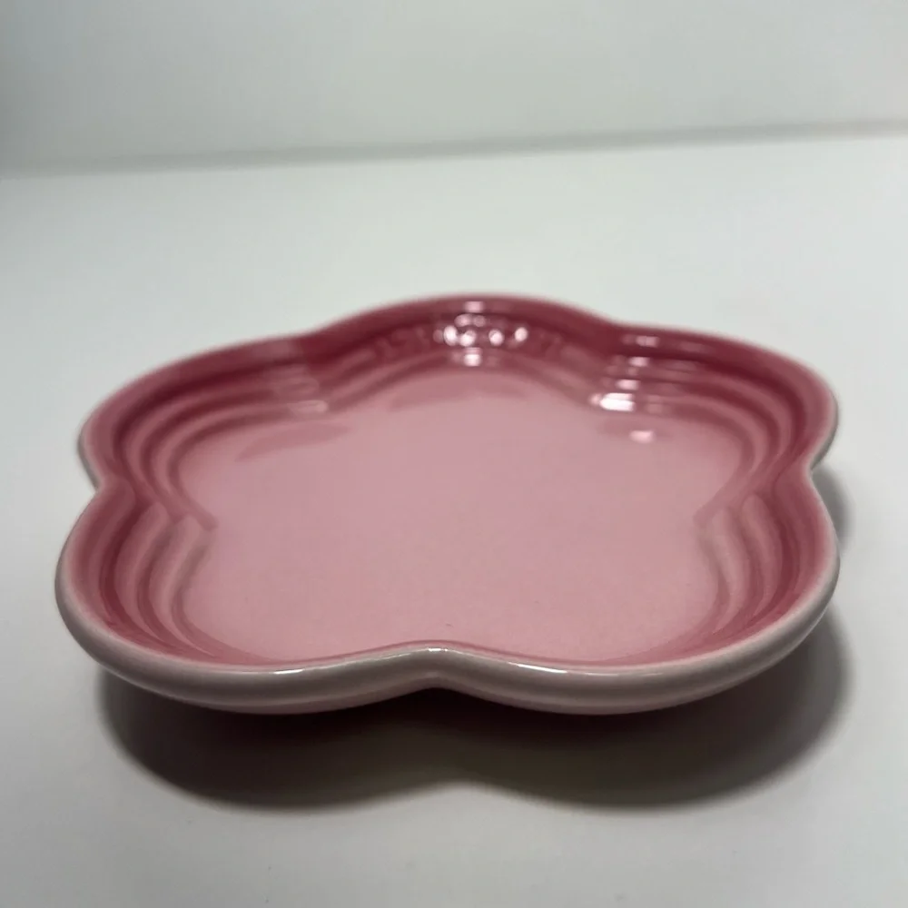 Le Creuset Stoneware Flower Petal Scalloped Trinket Dish Plate Tray